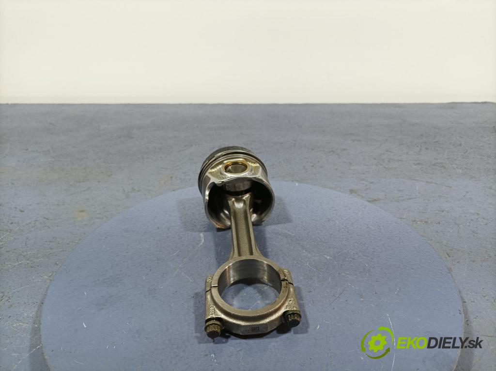 Audi Q5 2021 piest 