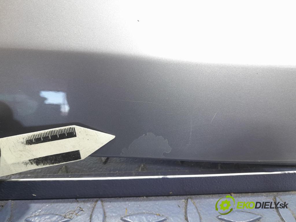 Bmw Seria 1 2004 dvere zad Vľavo:
