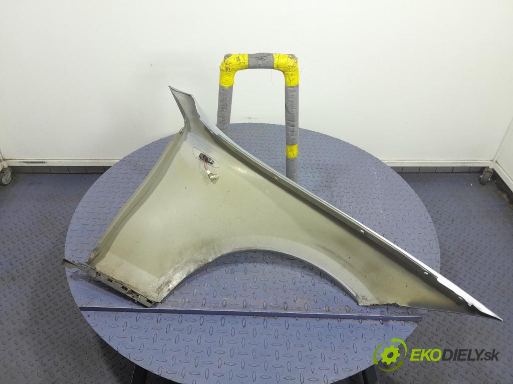 Bmw Seria 1 2004 blatník Predné Vľavo: 