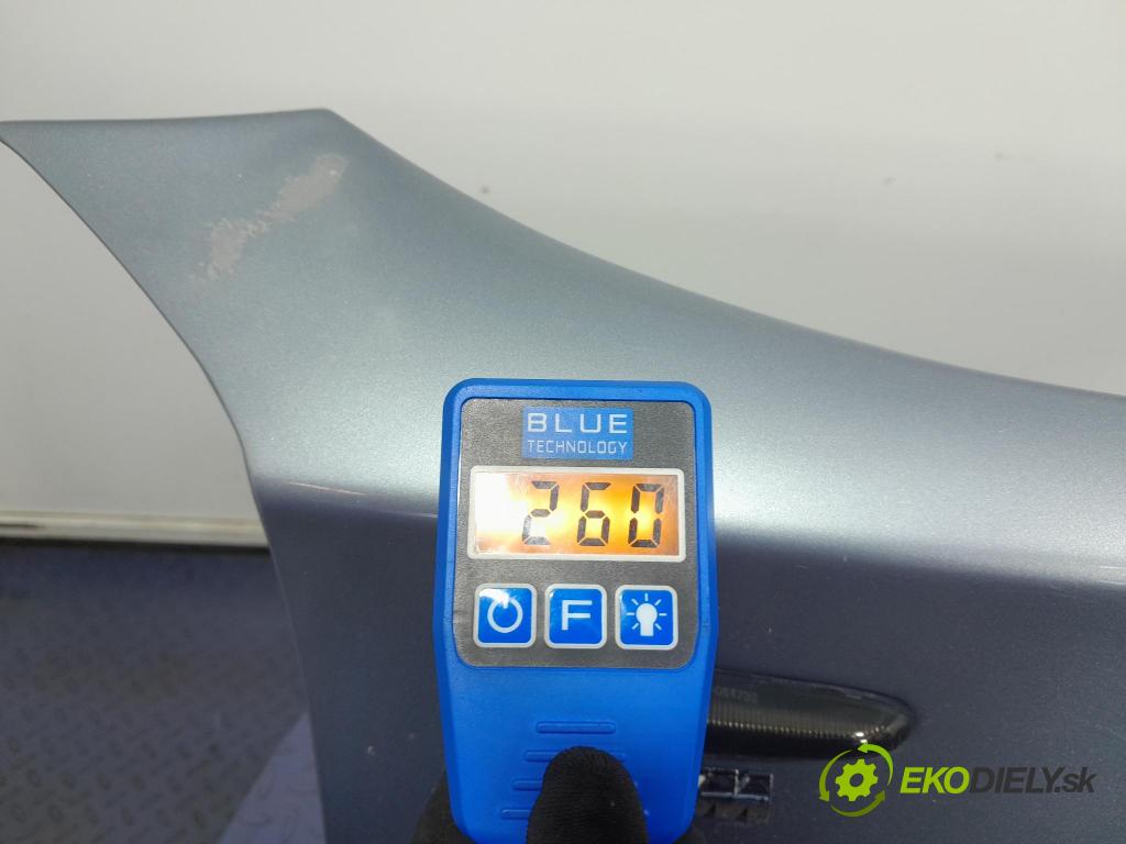 Bmw Seria 1 2004 blatník Predné v pravo: