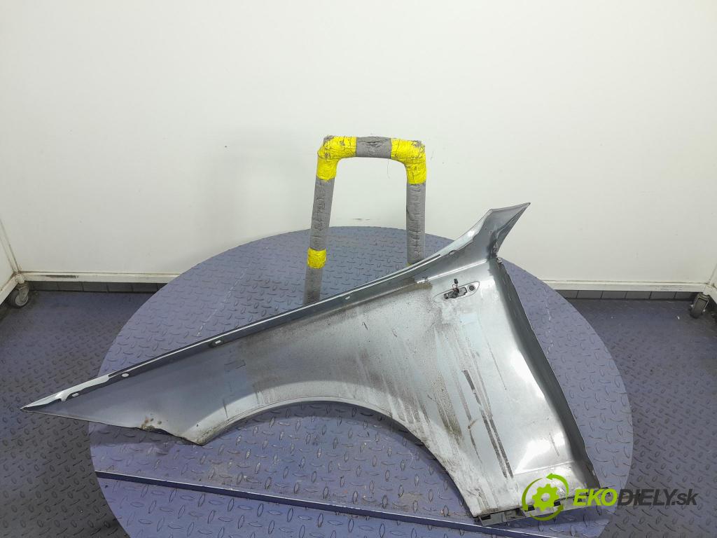 Bmw Seria 1 2004 blatník Predné v pravo: 