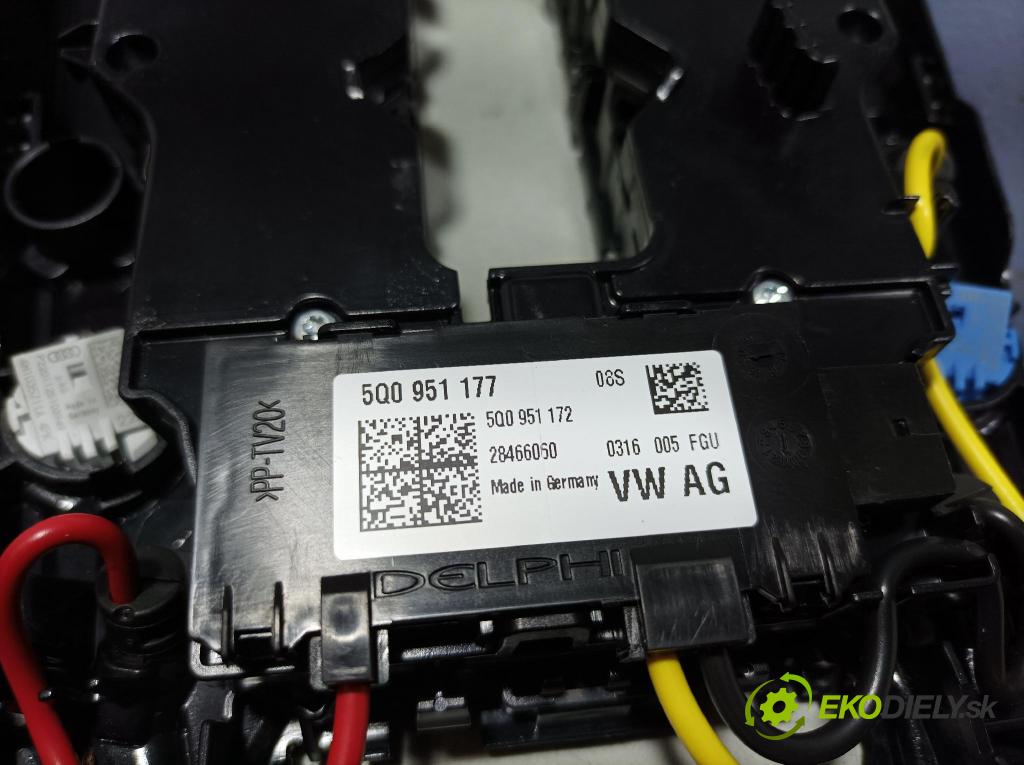 Audi Q5 2021 Svietidlá: Vnútri: 80A947135BC