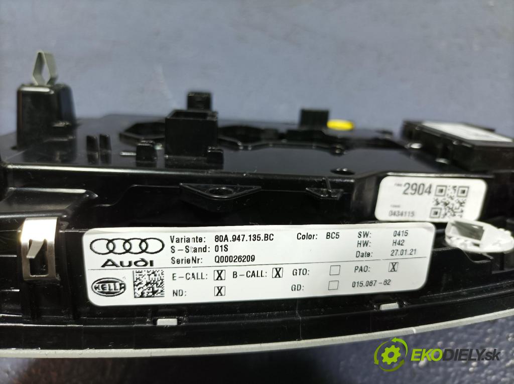 Audi Q5 2021 Svietidlá: Vnútri: 80A947135BC