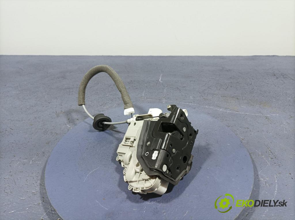 Audi Q5 2021 zámok dvere Predné Vľavo: 8X1837015B