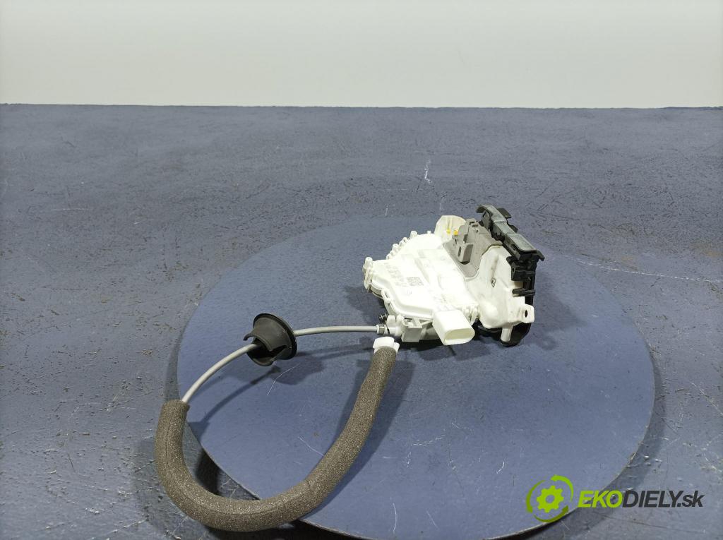 Audi Q5 2021 zámok dvere Predné Vľavo: 8X1837015B