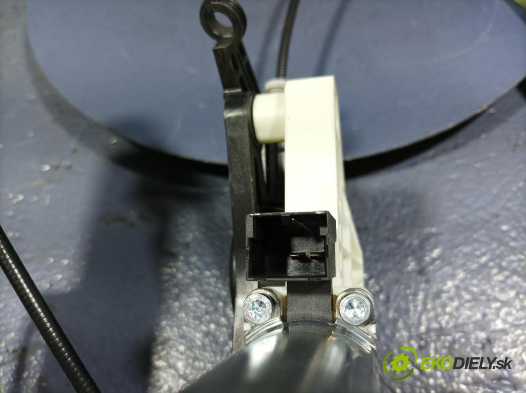 Audi Q5 2021 mechanizmus okna Okná: Predné v pravo: 80A837462A