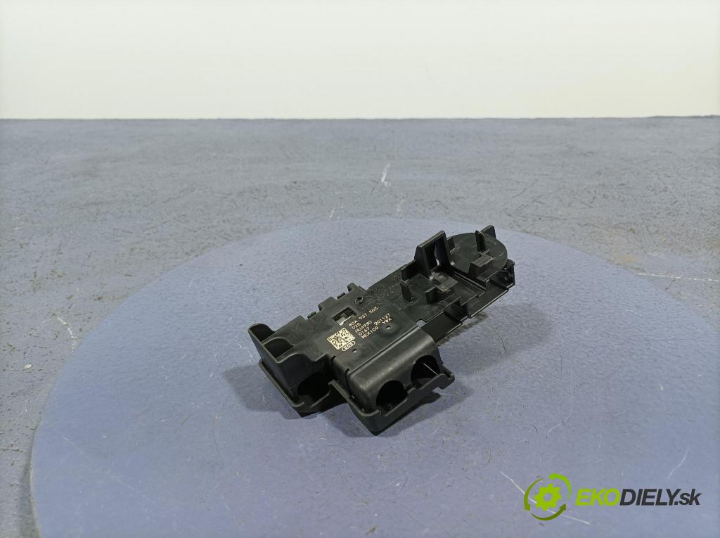 Audi Q5 2021 skrinka Poistky: 80A937503