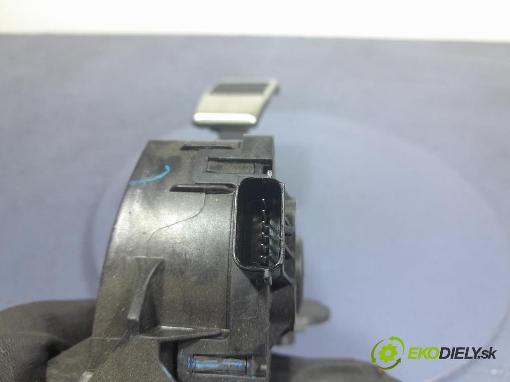 Ford Mustang 2019 pedal Plyn: CR33-9F836-AC