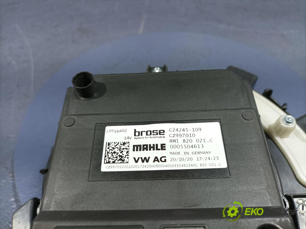 Audi Q5 2021 ventilátor Vzduch: 4M1820021C