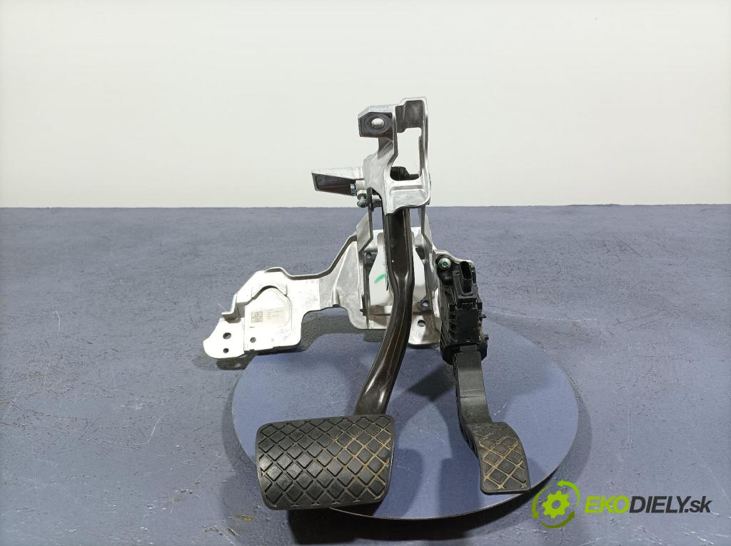 Audi Q5 2021 pedále 8W1723117B