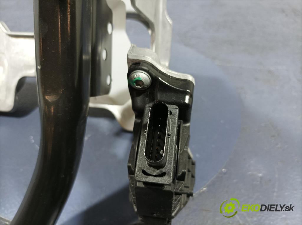 Audi Q5 2021 pedále 8W1723117B