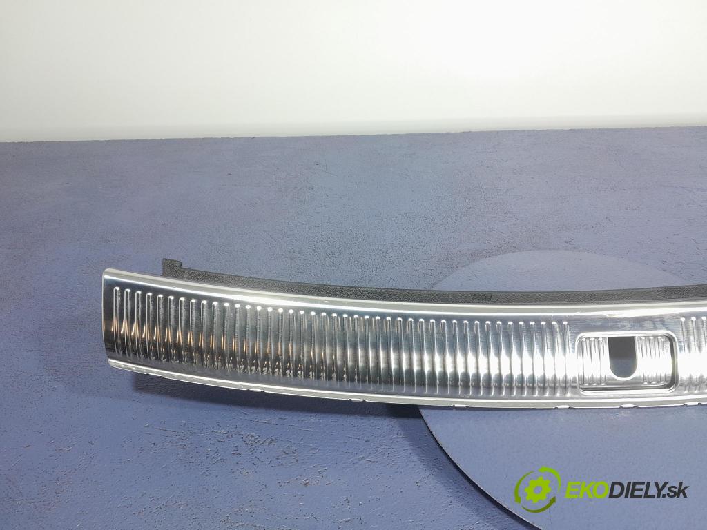 Audi Q5 2021 kryt Plast: Interiéry: 80A864483E