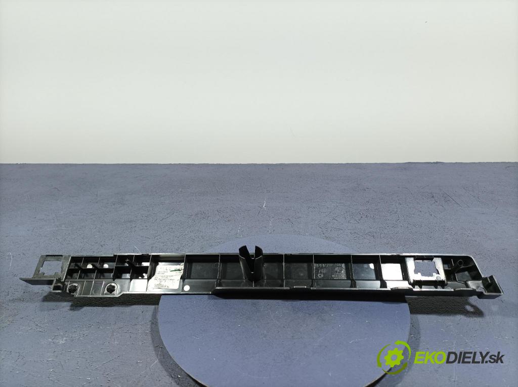 Audi Q5 2021 kryt Plast: Interiéry: 80A861827B