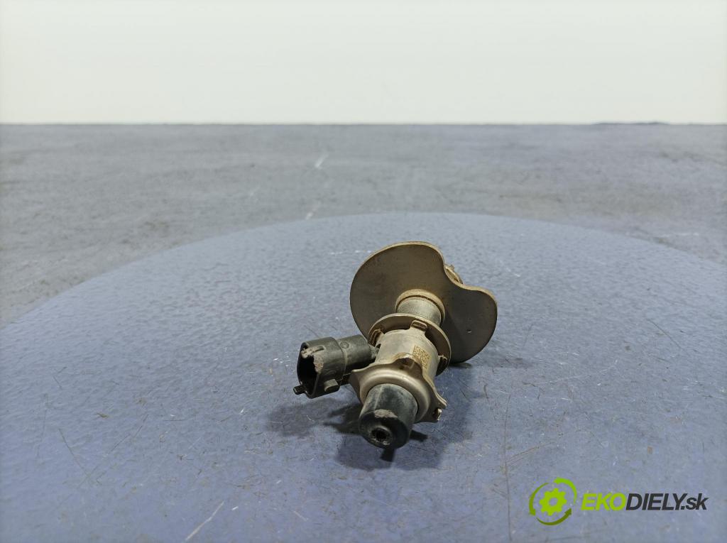 Audi Q5 2021 vstřikovač 7LA131113A