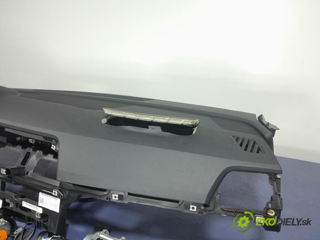 Audi Q5 2021 kokpit,pristrojová doska