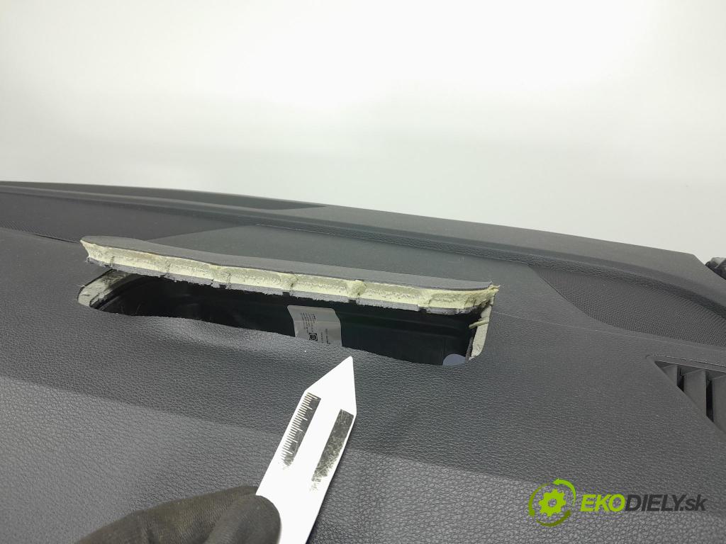 Audi Q5 2021 kokpit,pristrojová doska