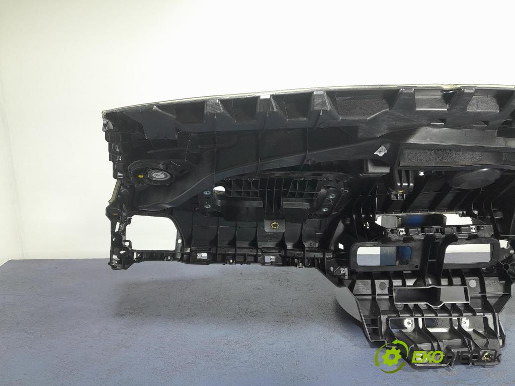 Audi Q5 2021 kokpit,pristrojová doska