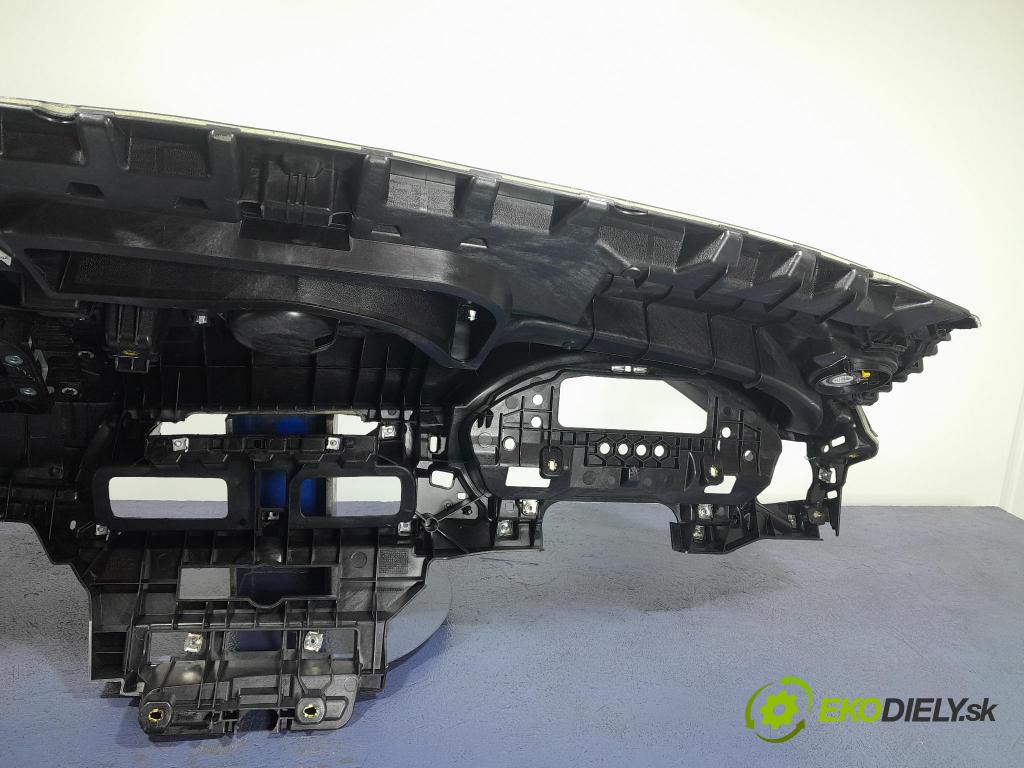 Audi Q5 2021 kokpit,pristrojová doska