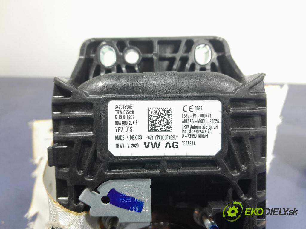 Audi Q5 2021 kokpit,pristrojová doska