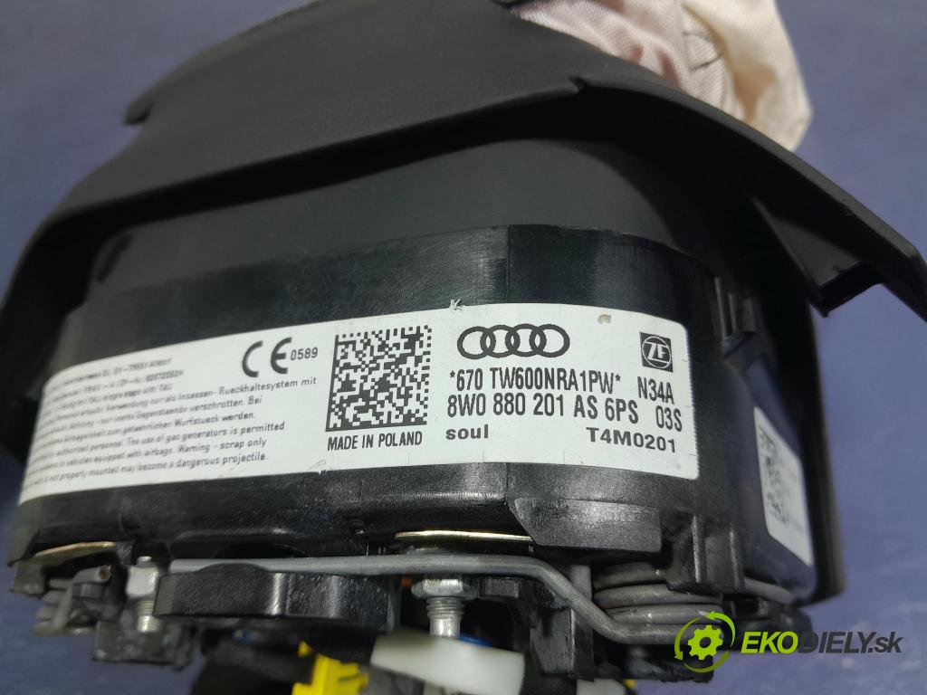 Audi Q5 2021 kokpit,pristrojová doska 