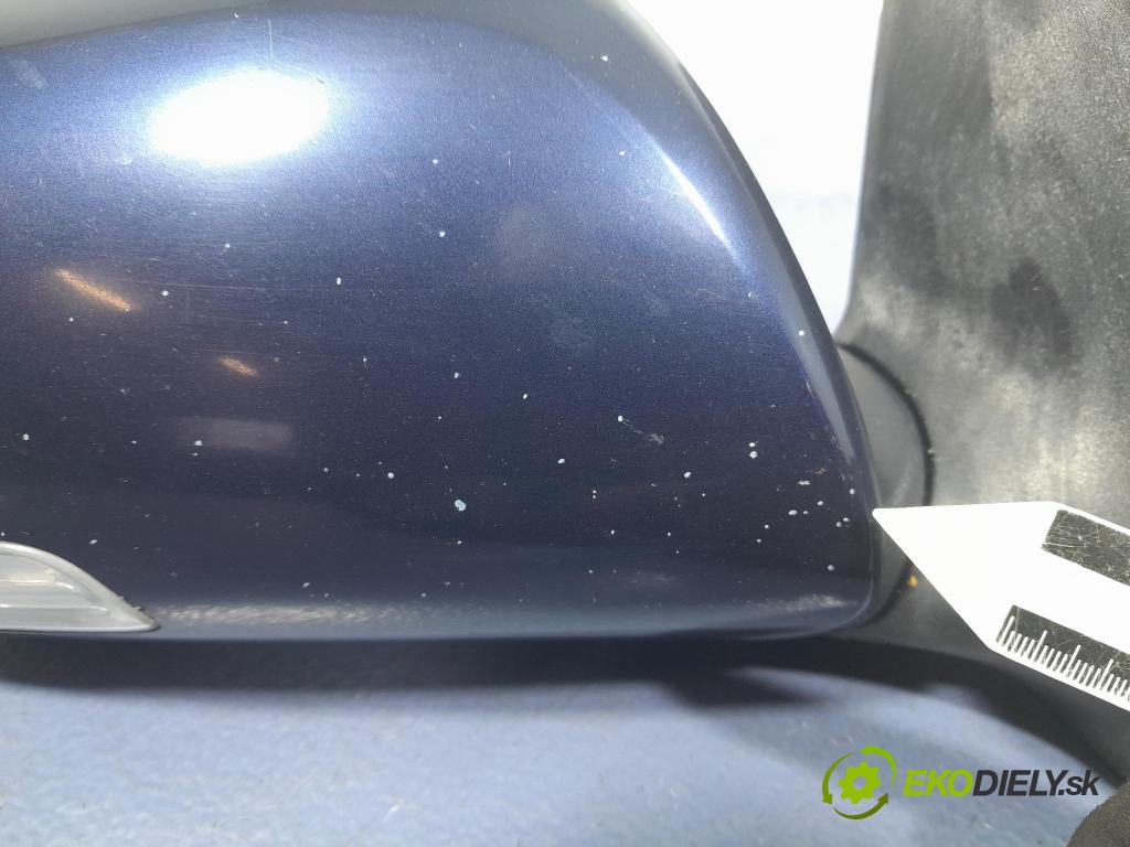 Toyota Avensis 2007 zpětné zrcátko prave