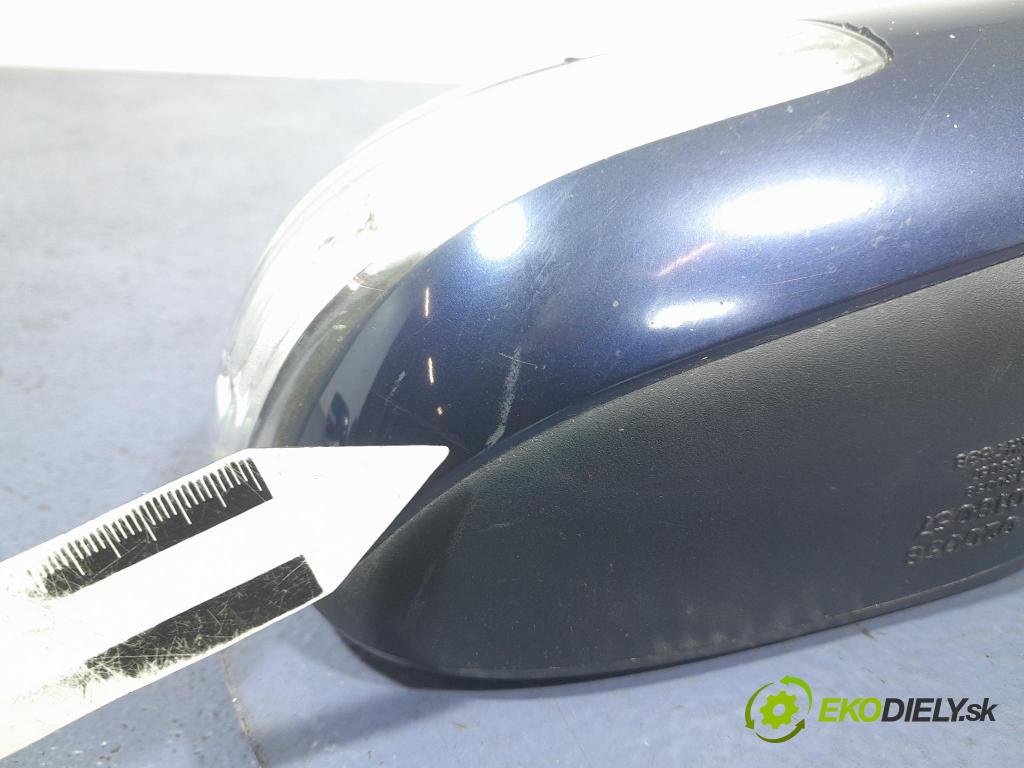 Toyota Avensis 2007 zpětné zrcátko prave