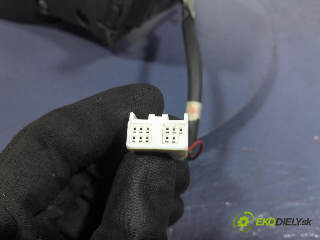 Toyota Avensis 2007 zpětné zrcátko prave