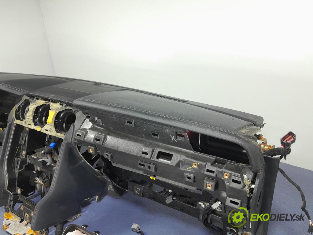 Ford Mustang 2019 kokpit,pristrojová doska