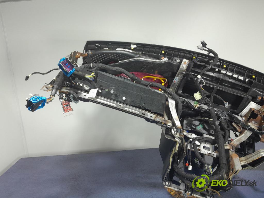Ford Mustang 2019 kokpit,pristrojová doska