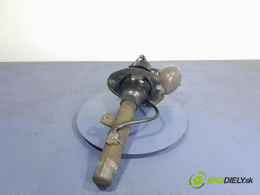 Citroen C5 2005 tlumič před Lewy.