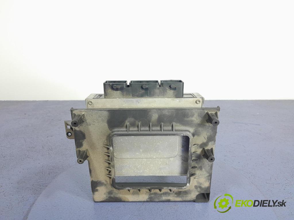 Citroen C5 2005 riadiaca jednotka Motor: 9655997380