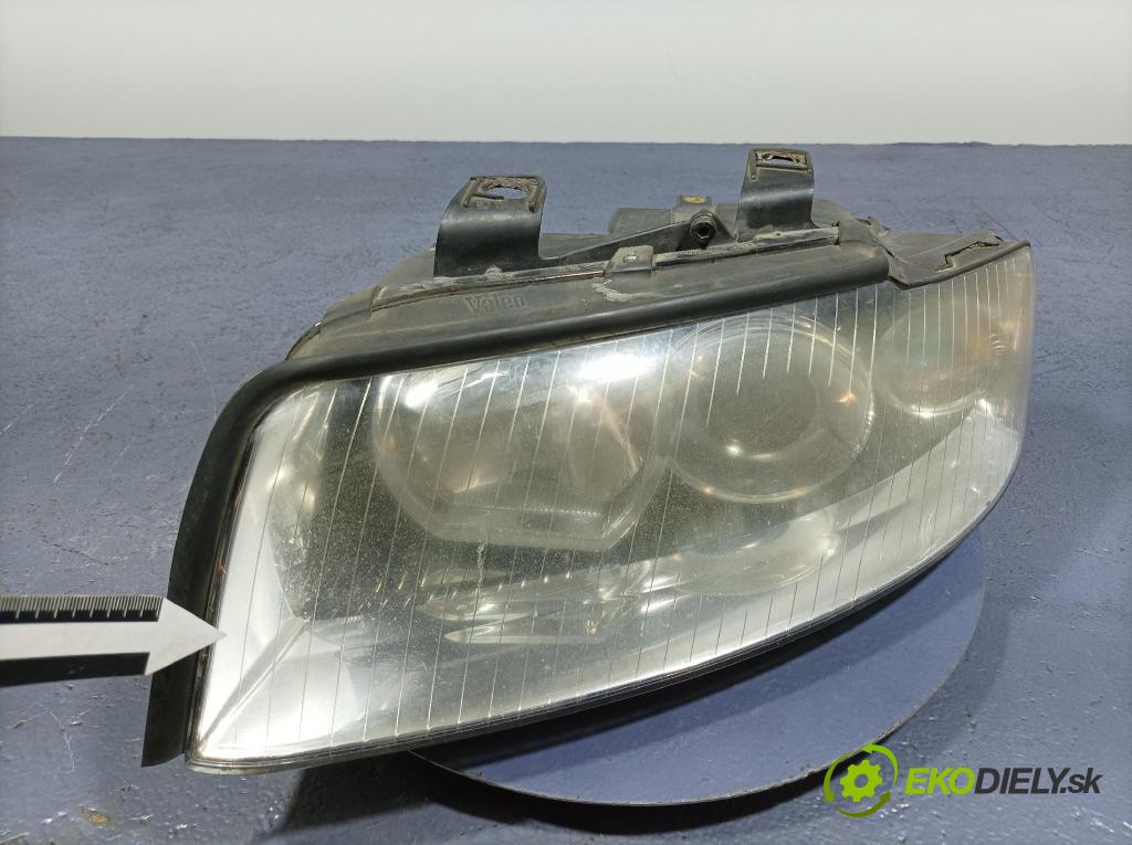 Audi A4 2002 Reflektor: Vľavo: