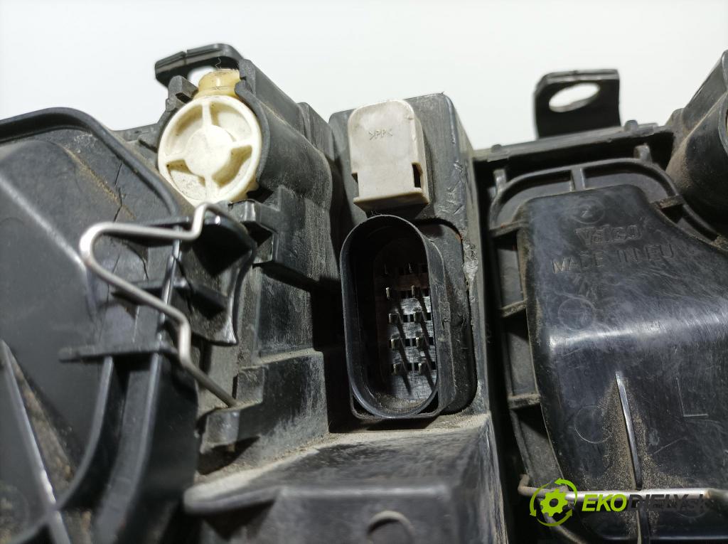 Audi A4 2002 Reflektor: Vľavo: