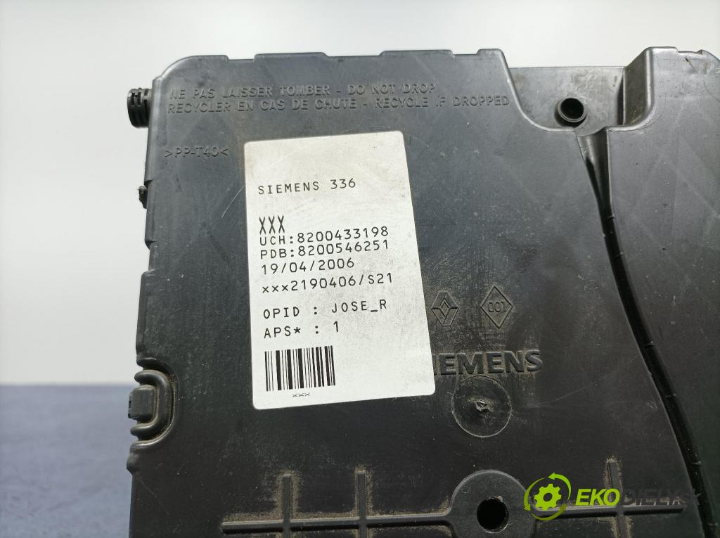 Renault Megane 2006 riadiaca jednotka 8200433198