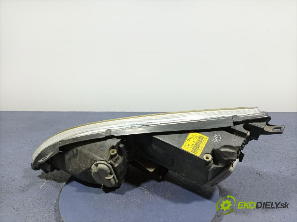 Mitsubishi Colt 2005 světlo v pravo: MR957354