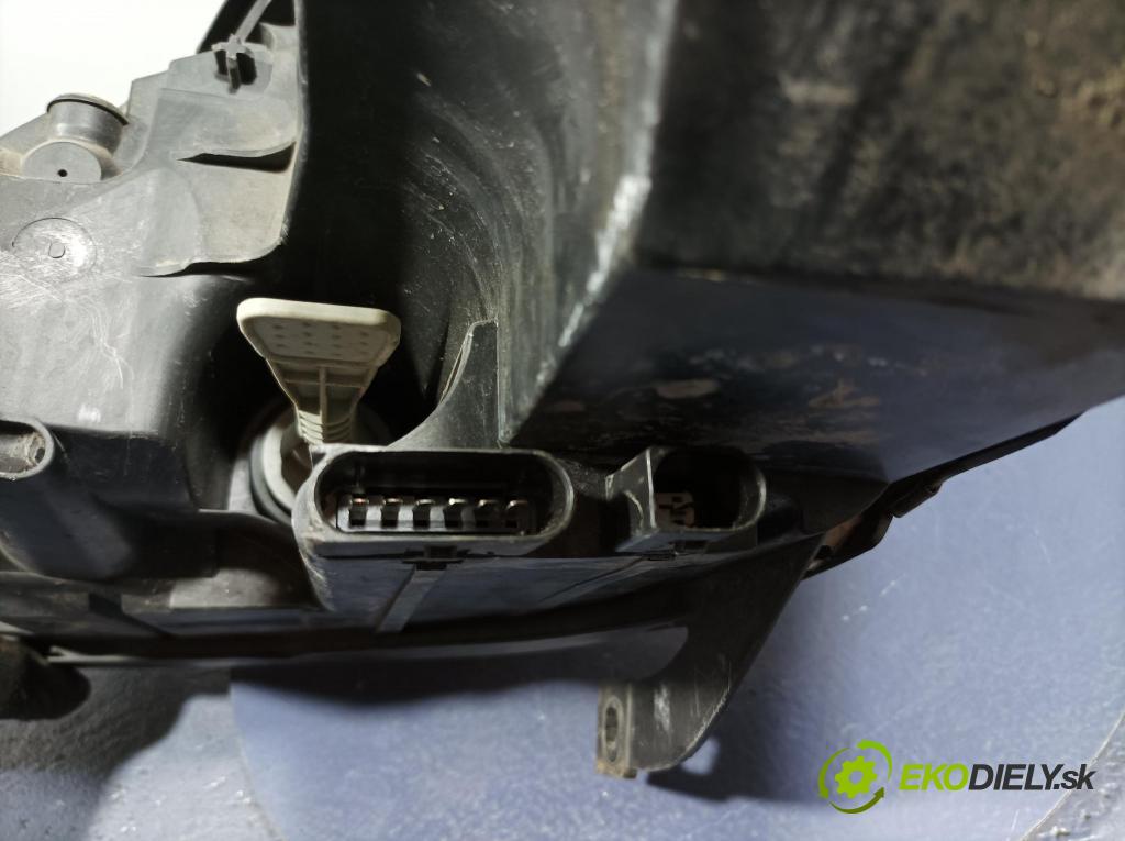 Mitsubishi Colt 2005 světlo v pravo: MR957354