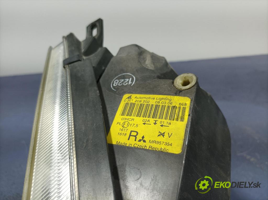 Mitsubishi Colt 2005 světlo v pravo: MR957354