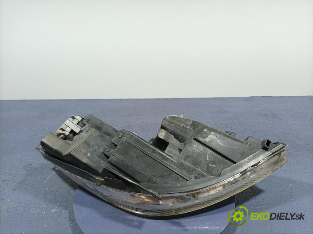 Mitsubishi Colt 2005 Reflektor: Vľavo: 8301A283