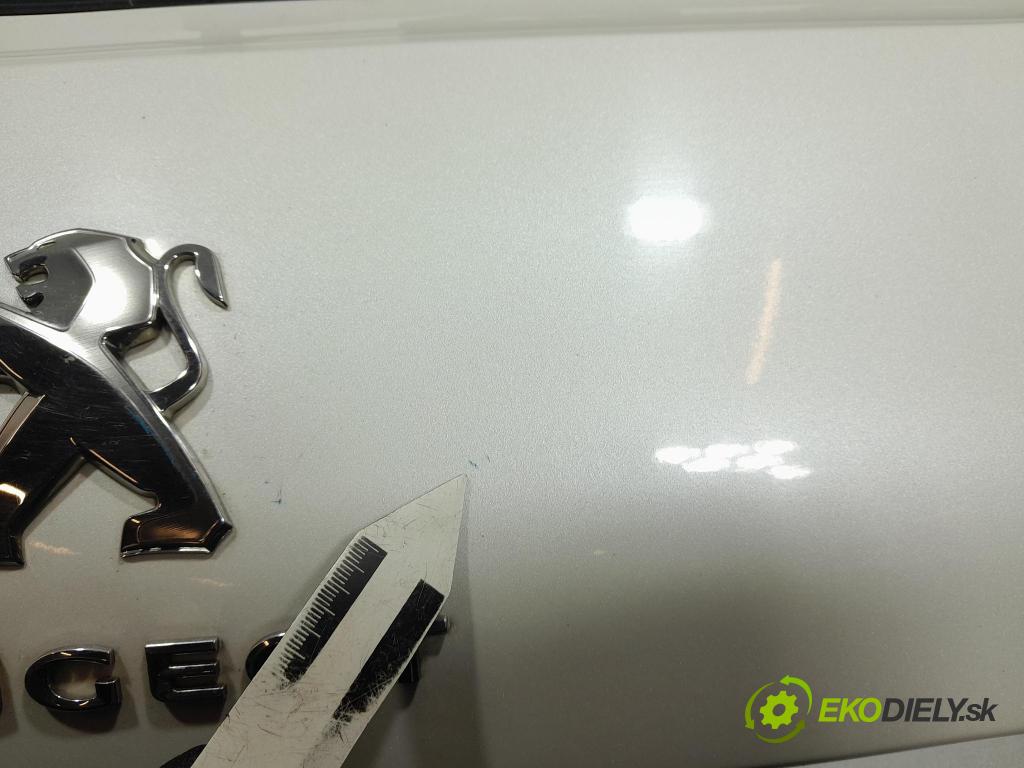 Peugeot 308 2014 zadna dveře kufra: kufra:
