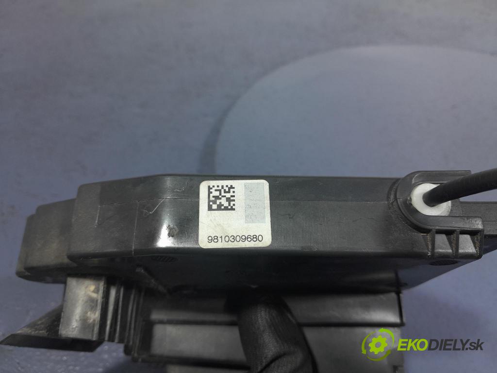 Peugeot 308 2014 zámok dvere Predné v pravo: 9810309680