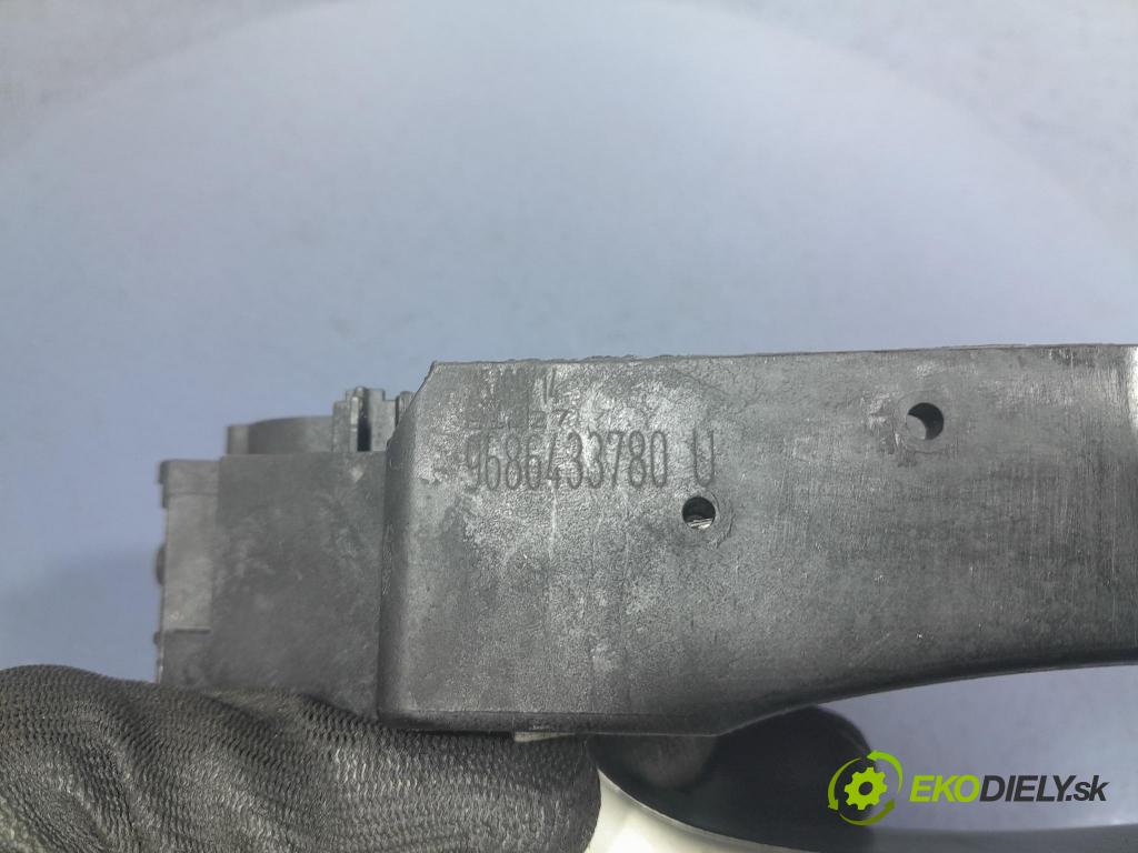 Peugeot 308 2014 rukoväť Predné ľavá 9686433780