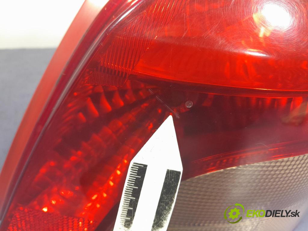 Toyota Yaris 2007 svetlo / reflektor zad Prava: Vonkajsia: