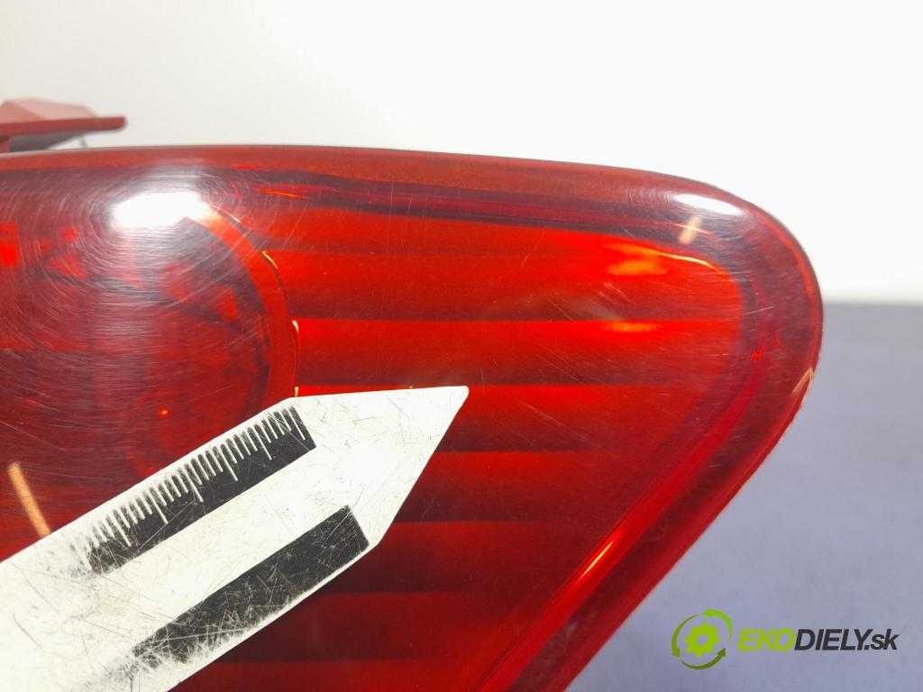 Toyota Yaris 2007 svetlo / reflektor zad Prava: Vonkajsia: