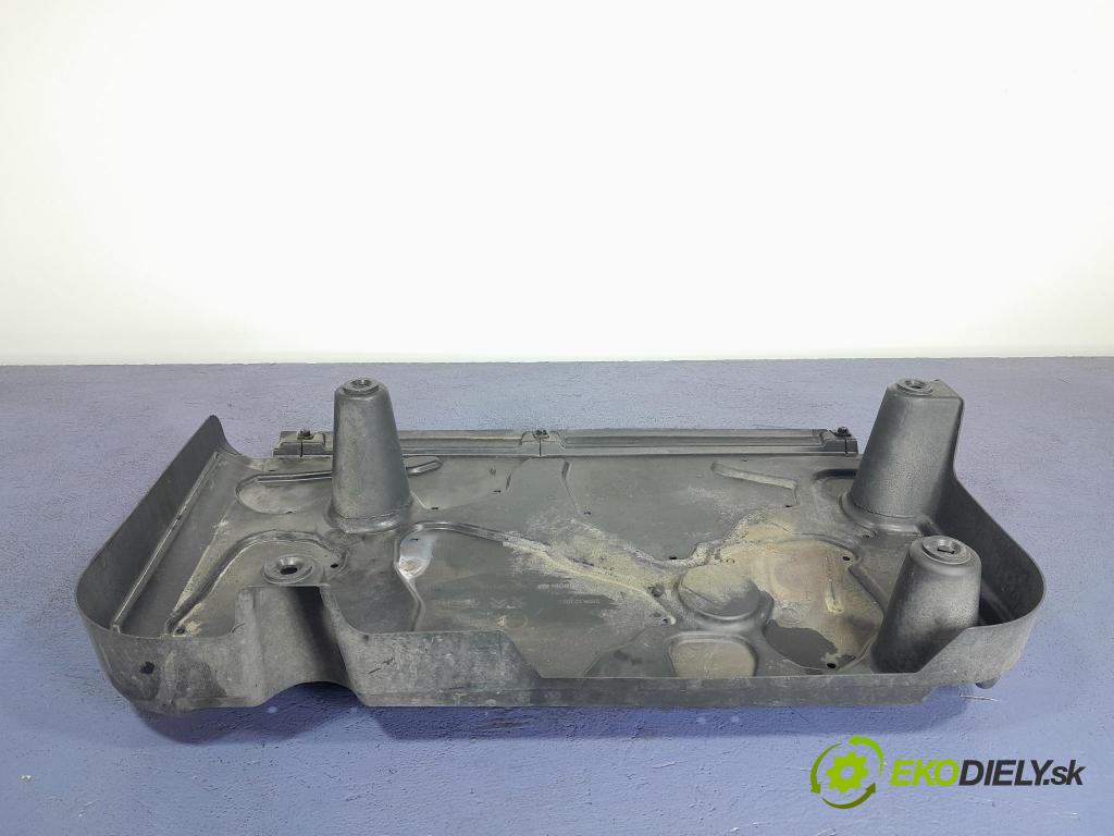 Peugeot 308 2014 kryt Plast: podvozek: 9804322080
