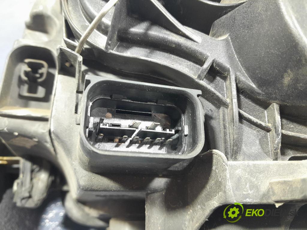 Bmw Seria 1 2004 Reflektor: v pravo: 89310929