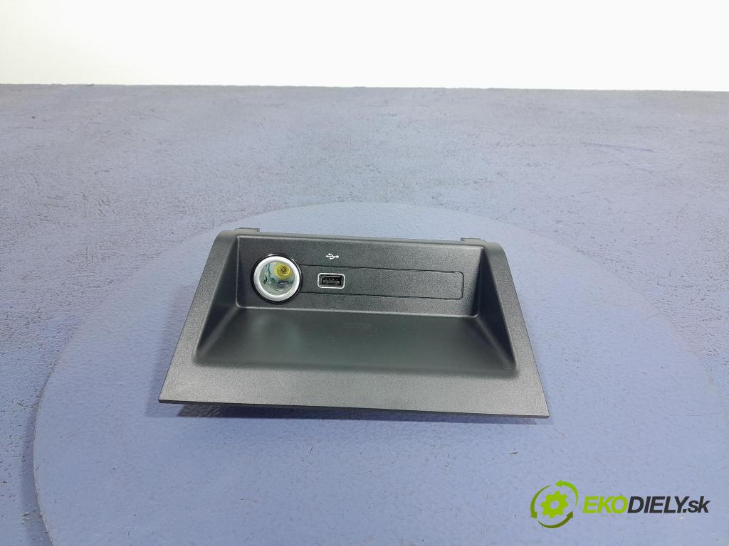 Skoda Fabia 2018 kryt Plast: Interiéry: 6V0857367D