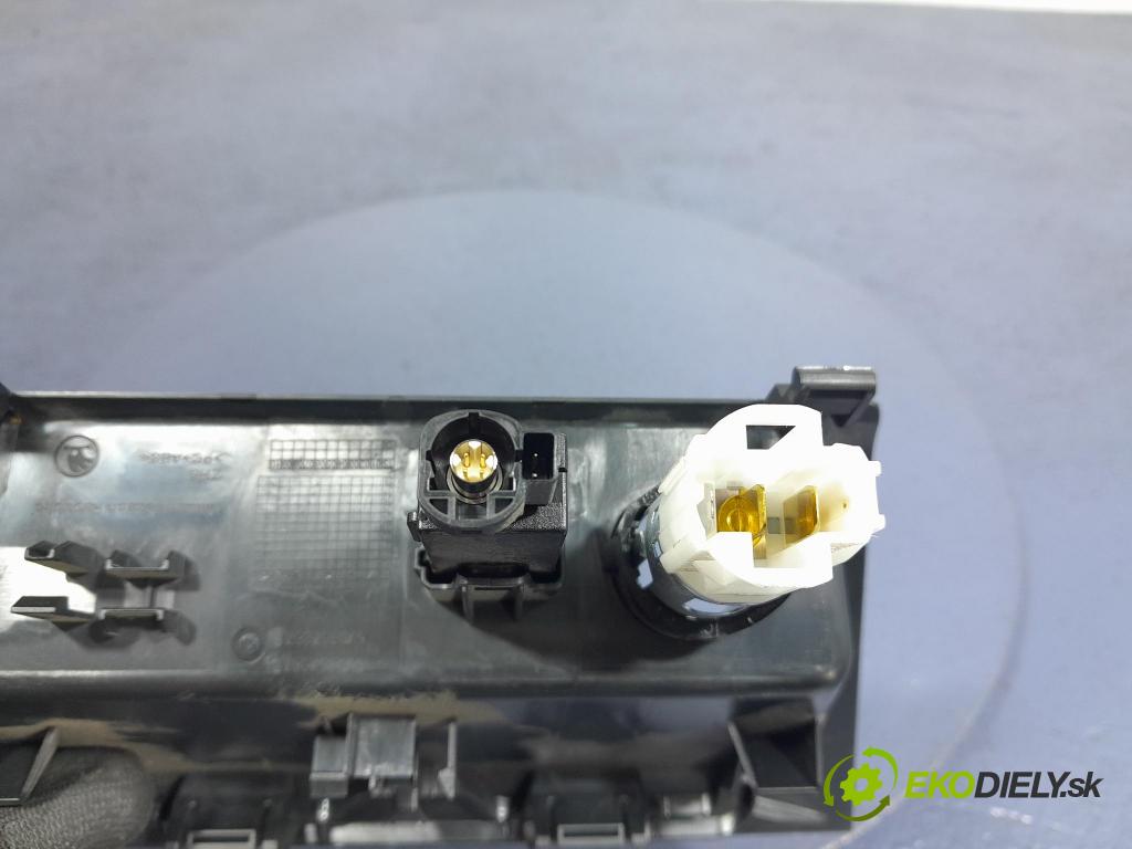 Skoda Fabia 2018 kryt Plast: Interiéry: 6V0857367D
