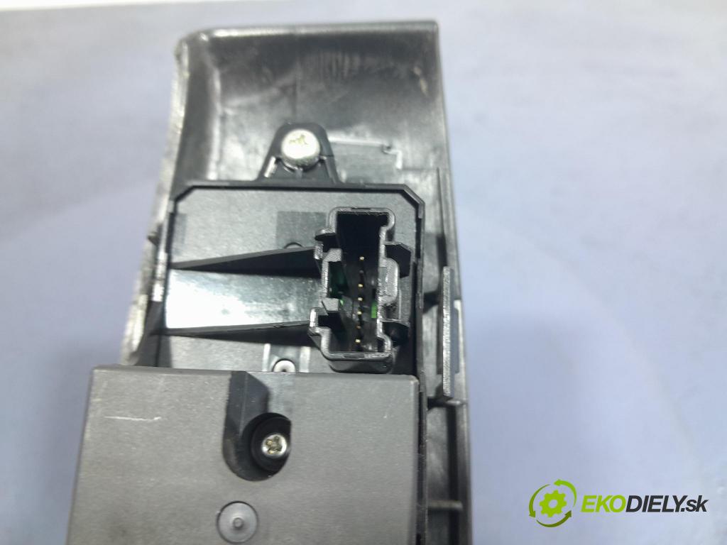 Mazda 5 2007 prepínač CC2966350A