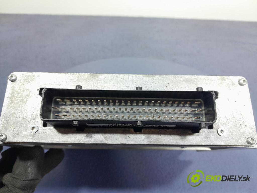 Saab 9-5 2006 riadiaca jednotka Motor: 55563018