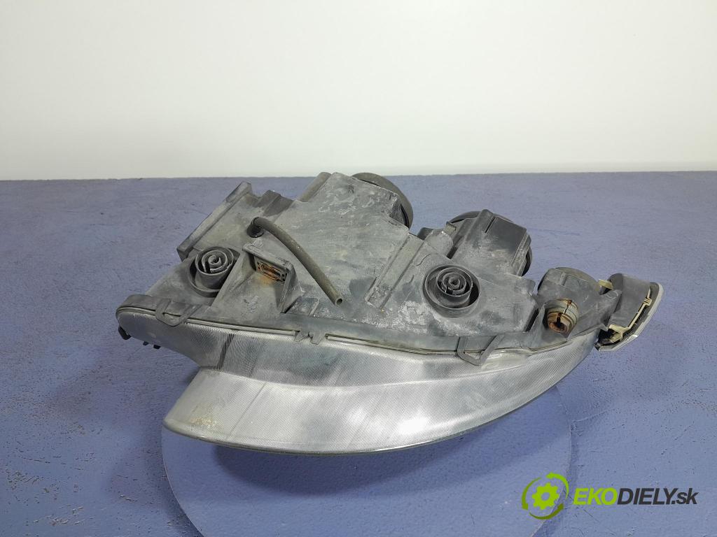 Saab 9-5 2006 Reflektor: v pravo: 